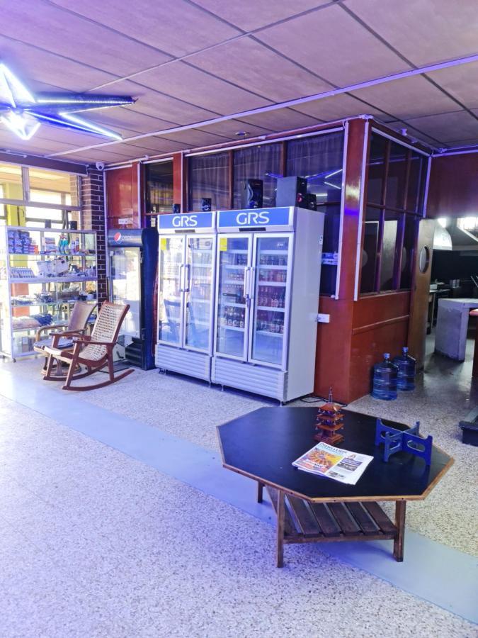 Hotel Kasa Kamelot Las Rosas Кетцалтенанго Екстериор снимка